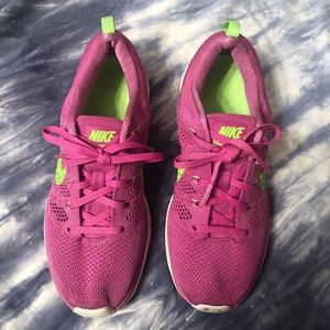 Nike flyknit running shoes